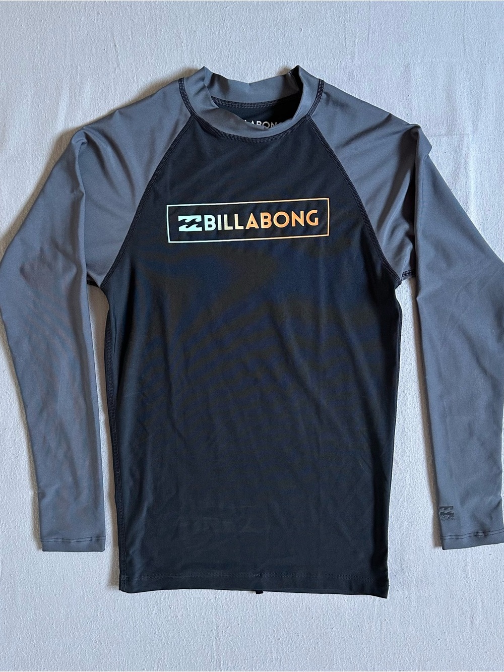 Billabong Surf Rash Guard Long Sleeve Swim Shirt Gray Black Size M